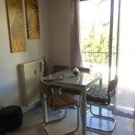 Apartment Standing *